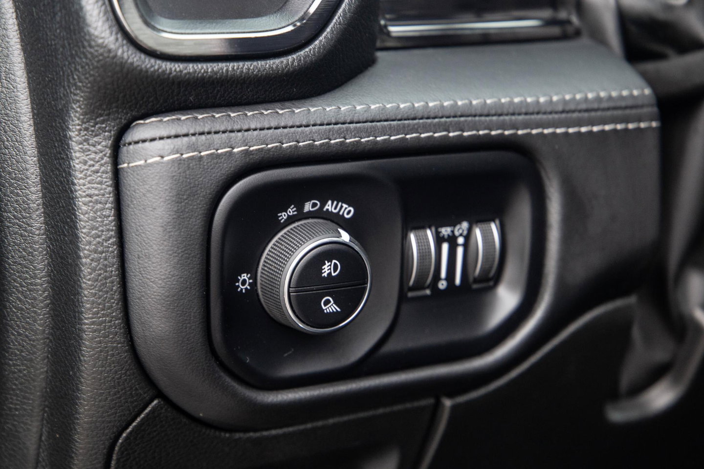 Dodge Ram Pick-Up 1500 5.7 V8 4x4 Crew Cab Limited BPM VRIJ / ALL IN PRIJS / PANO / KLEP / WIDE BODY / GARANTIE