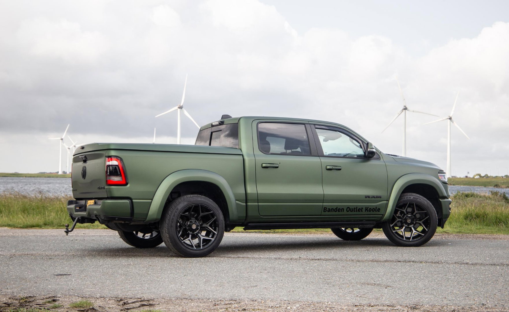 Dodge Ram Pick-Up 1500 5.7 V8 4x4 Crew Cab Limited BPM VRIJ / ALL IN PRIJS / PANO / KLEP / WIDE BODY / GARANTIE