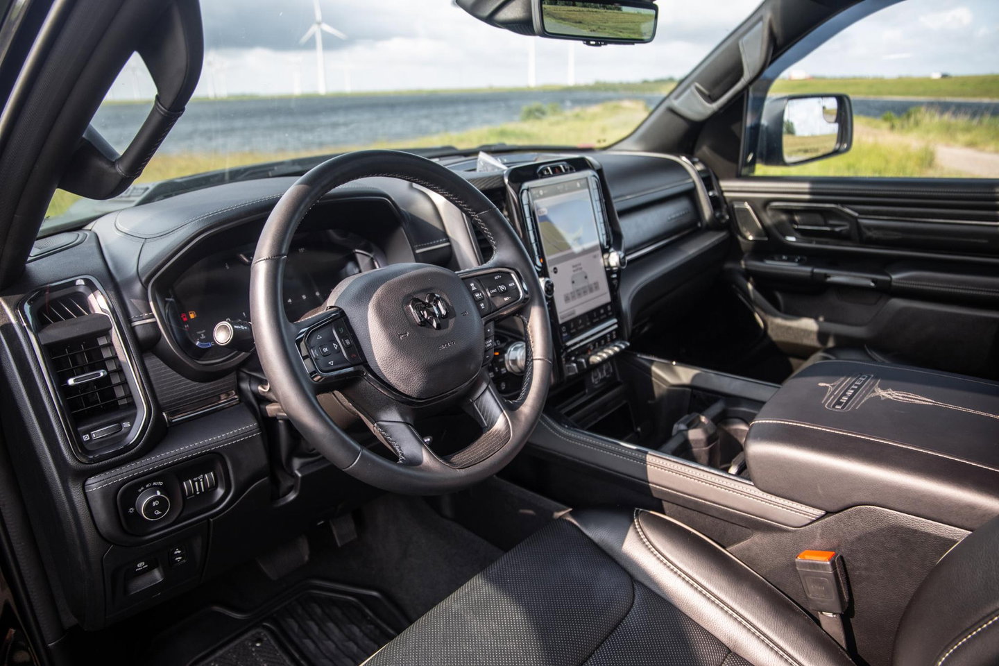 Dodge Ram Pick-Up 1500 5.7 V8 4x4 Crew Cab Limited BPM VRIJ / ALL IN PRIJS / PANO / KLEP / WIDE BODY / GARANTIE