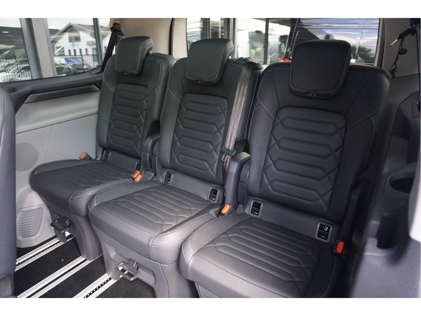 Ford Transit Custom Tourneo 340S 2.5 PHEV 233PK Titanium X PRIJS INCL. BPM Leder, 19" LM, B&O, Pano, Elec. Schuifdeur, Trekhaak!! NR. TR0