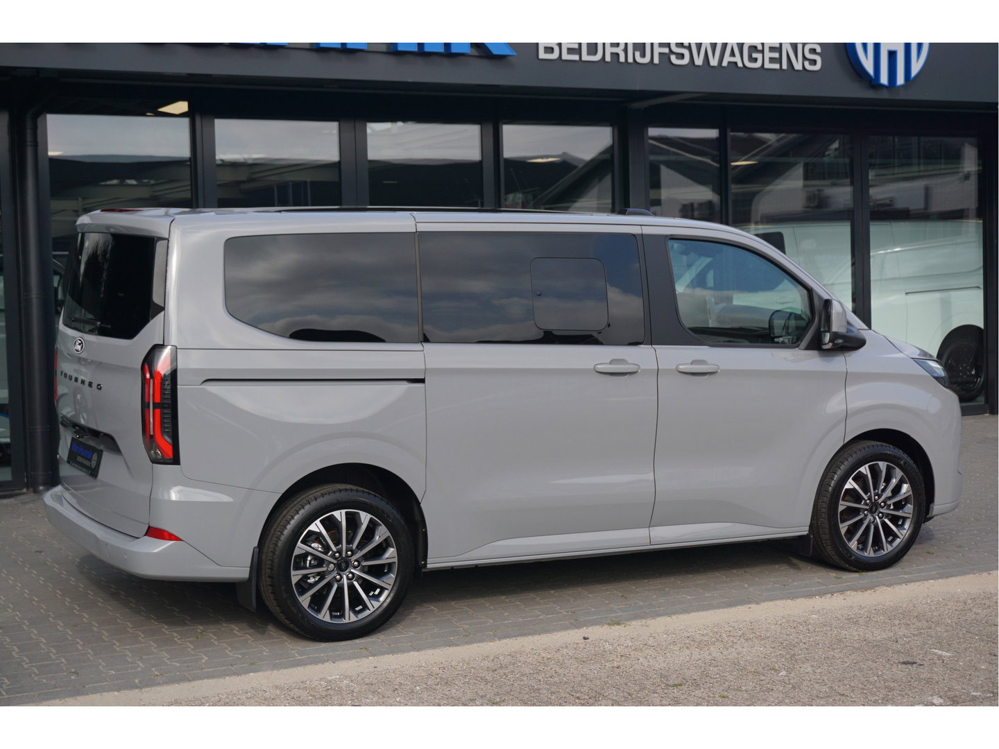 Ford Transit Custom Tourneo 340S 2.5 PHEV 233PK Titanium X PRIJS INCL. BPM Leder, 19" LM, B&O, Pano, Elec. Schuifdeur, Trekhaak!! NR. TR0