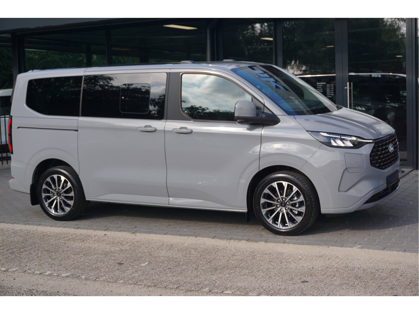 Ford Transit Custom Tourneo 340S 2.5 PHEV 233PK Titanium X PRIJS INCL. BPM Leder, 19" LM, B&O, Pano, Elec. Schuifdeur, Trekhaak!! NR. TR0