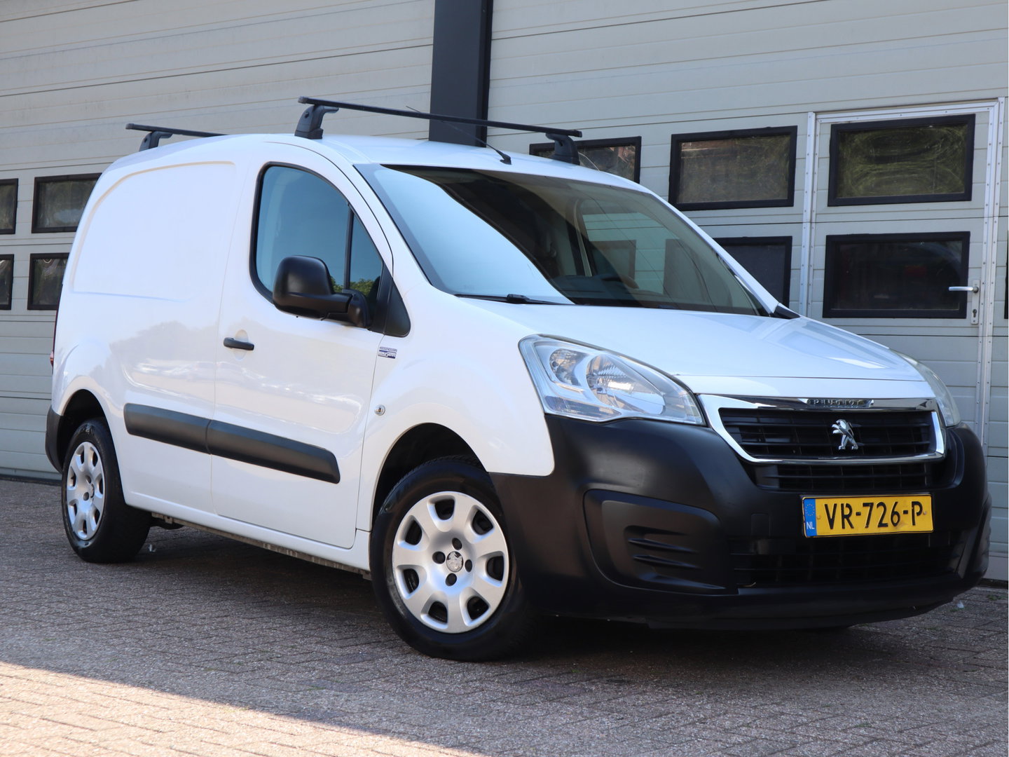Peugeot Partner 1.6 HDi 75pk - Airco - Dakdragers