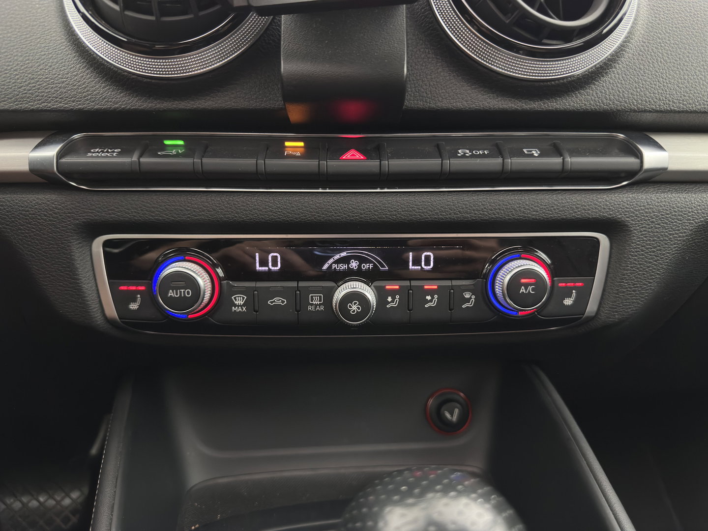 Audi A3 Sportback 1.4 e-tron PHEV S-Line Pro Line Plus (Plug-In) Aut. *PANO | DESIGN-LEATHER | B&O-AUDIO | NAVI-FULLMAP | HEATED-SPORTSEATS | CAMERA | KEYLESS | SHIFTPADDELS | FULL-LED | CRUISE | PDC | TOWBAR | 17"ALU*