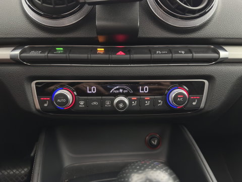 Audi A3 Sportback 1.4 e-tron PHEV S-Line Pro Line Plus (Plug-In) Aut. *PANO | DESIGN-LEATHER | B&O-AUDIO | NAVI-FULLMAP | HEATED-SPORTSEATS | CAMERA | KEYLESS | SHIFTPADDELS | FULL-LED | CRUISE | PDC | TOWBAR | 17"ALU*