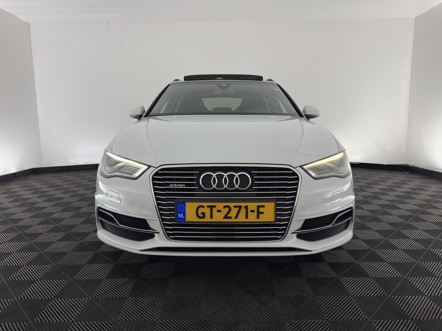 Audi A3 Sportback 1.4 e-tron PHEV S-Line Pro Line Plus (Plug-In) Aut. *PANO | DESIGN-LEATHER | B&O-AUDIO | NAVI-FULLMAP | HEATED-SPORTSEATS | CAMERA | KEYLESS | SHIFTPADDELS | FULL-LED | CRUISE | PDC | TOWBAR | 17"ALU*