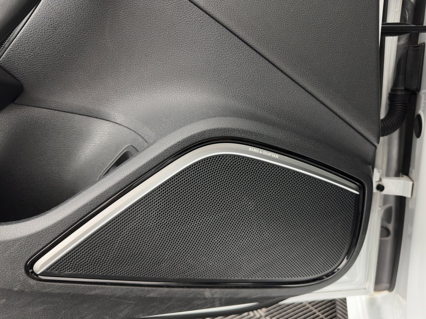 Audi A3 Sportback 1.4 e-tron PHEV S-Line Pro Line Plus (Plug-In) Aut. *PANO | DESIGN-LEATHER | B&O-AUDIO | NAVI-FULLMAP | HEATED-SPORTSEATS | CAMERA | KEYLESS | SHIFTPADDELS | FULL-LED | CRUISE | PDC | TOWBAR | 17"ALU*