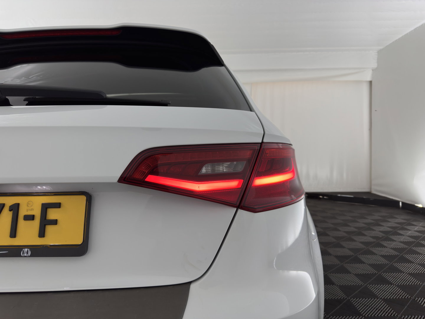 Audi A3 Sportback 1.4 e-tron PHEV S-Line Pro Line Plus (Plug-In) Aut. *PANO | DESIGN-LEATHER | B&O-AUDIO | NAVI-FULLMAP | HEATED-SPORTSEATS | CAMERA | KEYLESS | SHIFTPADDELS | FULL-LED | CRUISE | PDC | TOWBAR | 17"ALU*