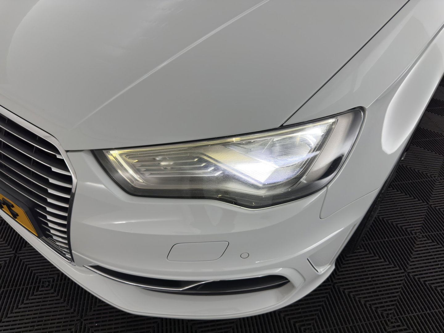 Audi A3 Sportback 1.4 e-tron PHEV S-Line Pro Line Plus (Plug-In) Aut. *PANO | DESIGN-LEATHER | B&O-AUDIO | NAVI-FULLMAP | HEATED-SPORTSEATS | CAMERA | KEYLESS | SHIFTPADDELS | FULL-LED | CRUISE | PDC | TOWBAR | 17"ALU*