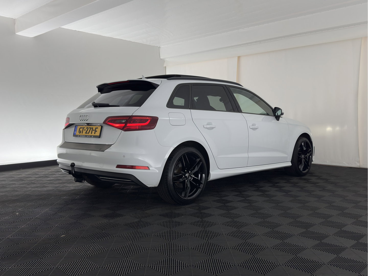 Audi A3 Sportback 1.4 e-tron PHEV S-Line Pro Line Plus (Plug-In) Aut. *PANO | DESIGN-LEATHER | B&O-AUDIO | NAVI-FULLMAP | HEATED-SPORTSEATS | CAMERA | KEYLESS | SHIFTPADDELS | FULL-LED | CRUISE | PDC | TOWBAR | 17"ALU*