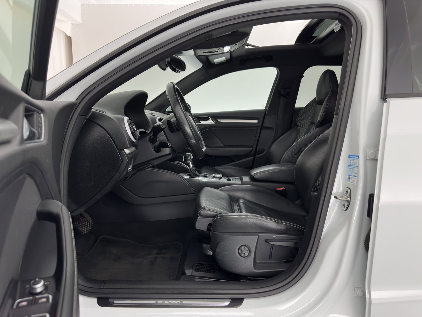 Audi A3 Sportback 1.4 e-tron PHEV S-Line Pro Line Plus (Plug-In) Aut. *PANO | DESIGN-LEATHER | B&O-AUDIO | NAVI-FULLMAP | HEATED-SPORTSEATS | CAMERA | KEYLESS | SHIFTPADDELS | FULL-LED | CRUISE | PDC | TOWBAR | 17"ALU*