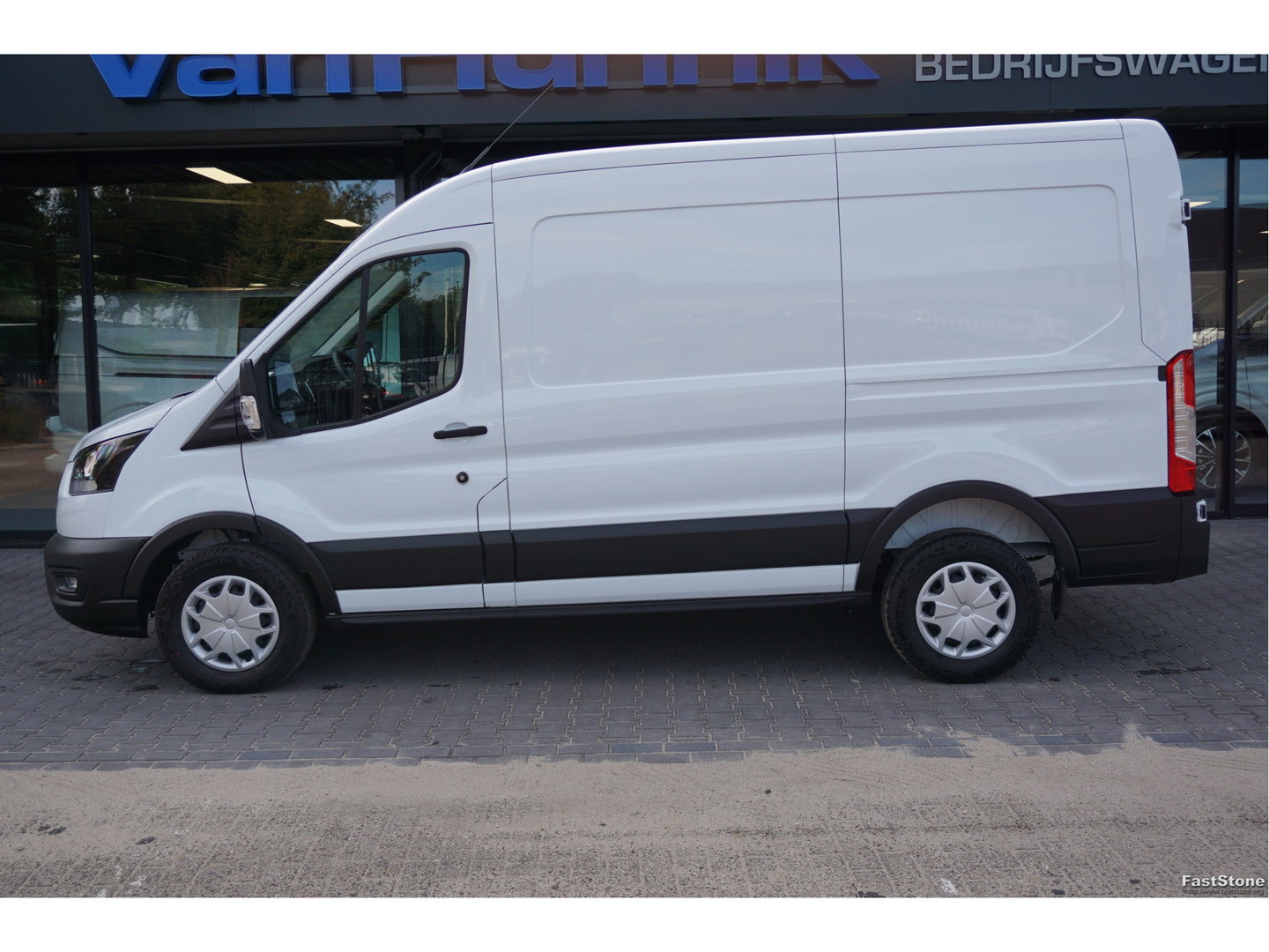 Ford Transit 350M 105PK L2H2 BPM VRIJ!! 12" Sync 4 Apple CP/Android A. Camera, Trekhaak!! NR. A19