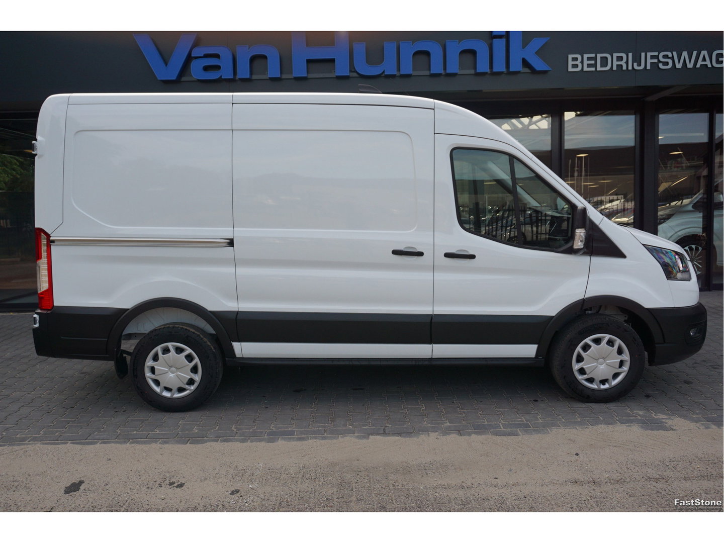 Ford Transit 350M 105PK L2H2 BPM VRIJ!! 12" Sync 4 Apple CP/Android A. Camera, Trekhaak!! NR. A19