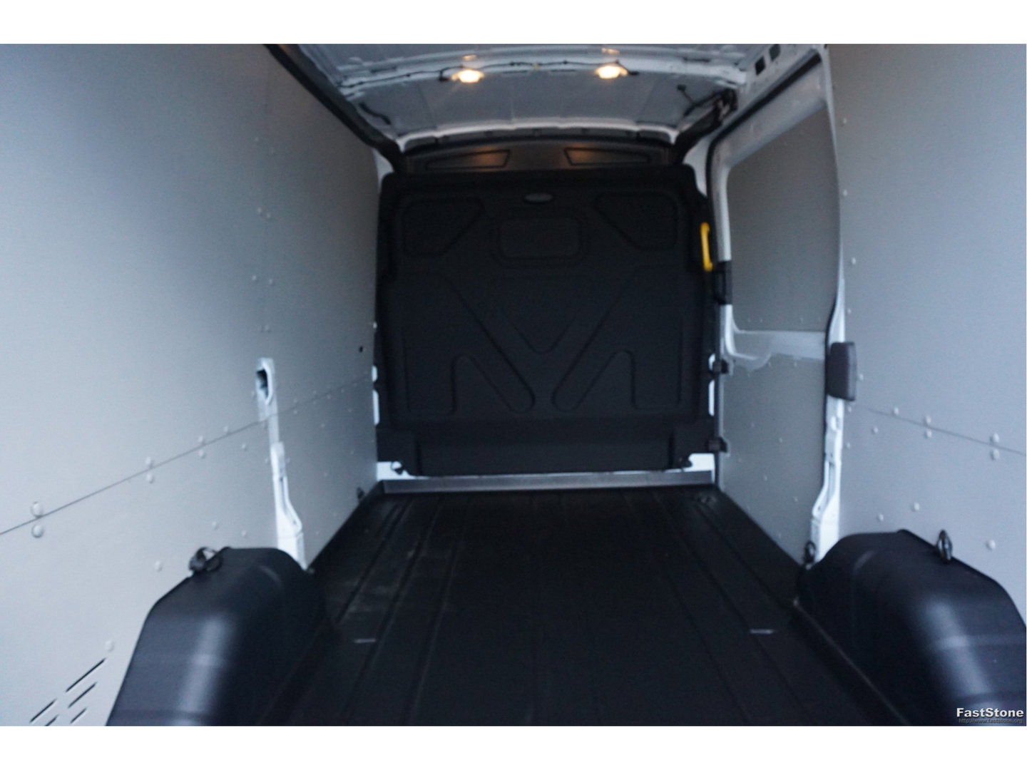 Ford Transit 350M 105PK L2H2 BPM VRIJ!! 12" Sync 4 Apple CP/Android A. Camera, Trekhaak!! NR. A19