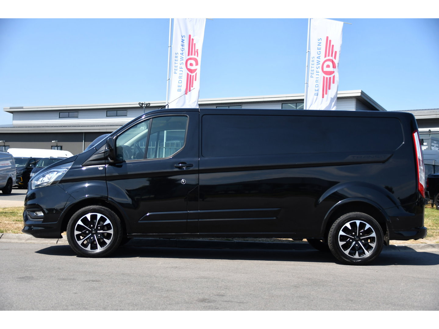 Ford Transit Custom 320 2.0 TDCI L2H1 Sport Black Edition Full Options! adaptieve Cruise, Camera, Carplay, Leder, Stoelverwarming, 185pk, LED, Automaat, Uniek!