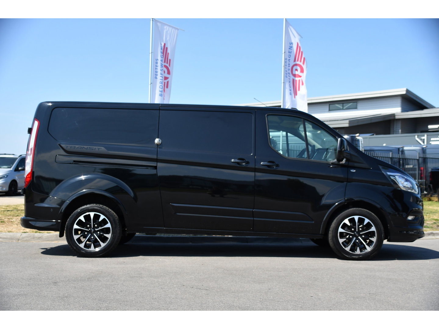 Ford Transit Custom 320 2.0 TDCI L2H1 Sport Black Edition Full Options! adaptieve Cruise, Camera, Carplay, Leder, Stoelverwarming, 185pk, LED, Automaat, Uniek!