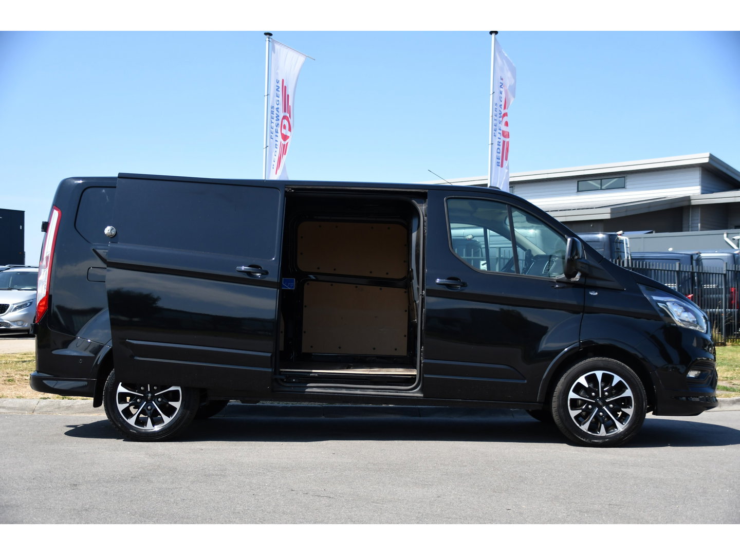 Ford Transit Custom 320 2.0 TDCI L2H1 Sport Black Edition Full Options! adaptieve Cruise, Camera, Carplay, Leder, Stoelverwarming, 185pk, LED, Automaat, Uniek!