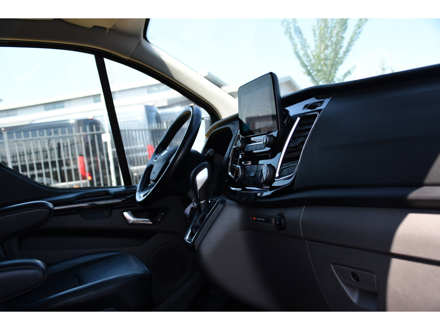 Ford Transit Custom 320 2.0 TDCI L2H1 Sport Black Edition Full Options! adaptieve Cruise, Camera, Carplay, Leder, Stoelverwarming, 185pk, LED, Automaat, Uniek!