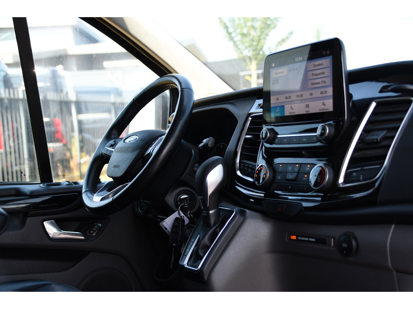 Ford Transit Custom 320 2.0 TDCI L2H1 Sport Black Edition Full Options! adaptieve Cruise, Camera, Carplay, Leder, Stoelverwarming, 185pk, LED, Automaat, Uniek!