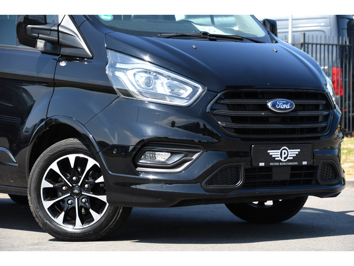 Ford Transit Custom 320 2.0 TDCI L2H1 Sport Black Edition Full Options! adaptieve Cruise, Camera, Carplay, Leder, Stoelverwarming, 185pk, LED, Automaat, Uniek!