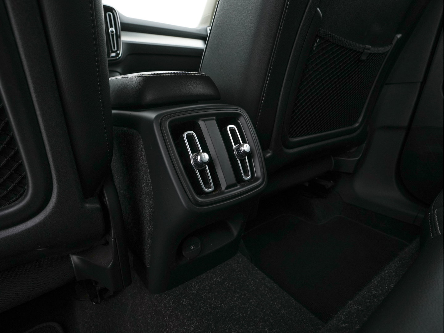 Volvo XC40 1.5 T3 Inscription Aut. *NAVI-FULLMAP | FULL-LED | LEATHER | DIGI-COCKPIT | CAMERA | BLIS | LANE-ASSIST | COMFORTSEATS | ECC | PDC | CRUISE | 19"ALU*
