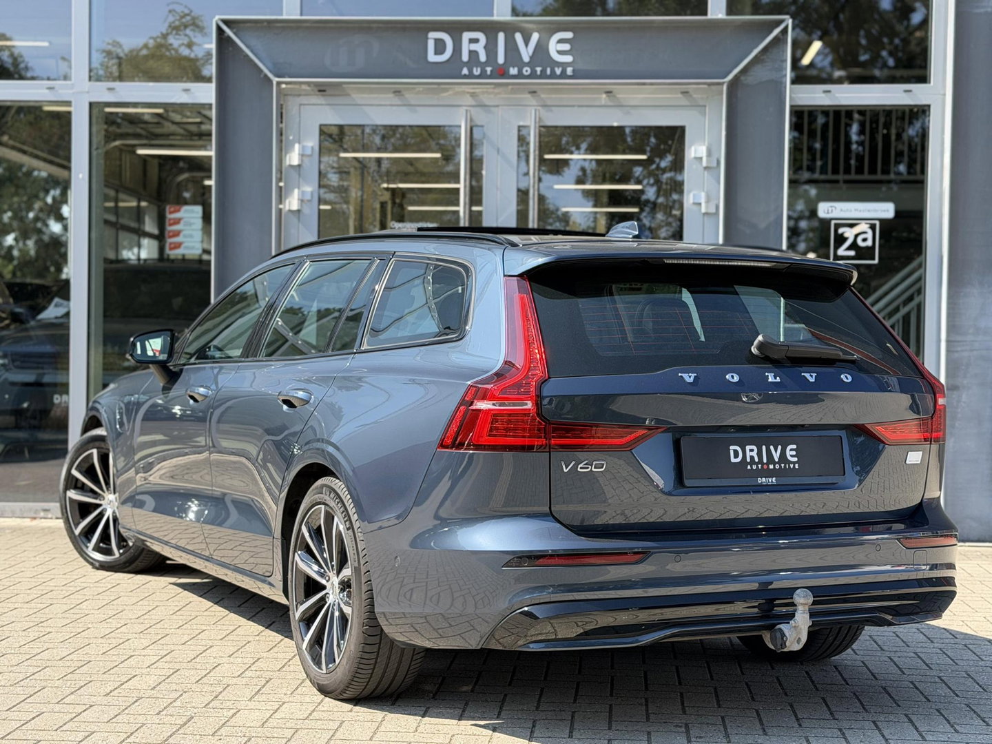 Volvo V60 2.0 T6 Plug-in hybrid 350Pk AWD Plus Dark Long Range|Pano|H/K|360Cam|Pilot|Trekhaak