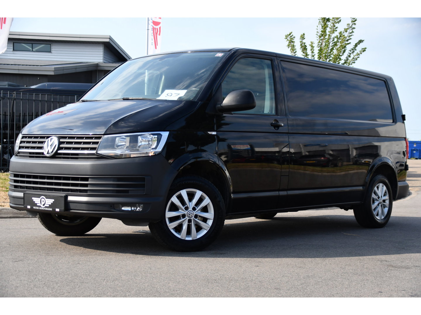 Volkswagen Transporter 2.0 TDI L2H1 Highline Cruise, Stoelverwarming, 140pk, Trekhaak, Sensoren, Multimedia, Voorruit verwarming, Uniek!