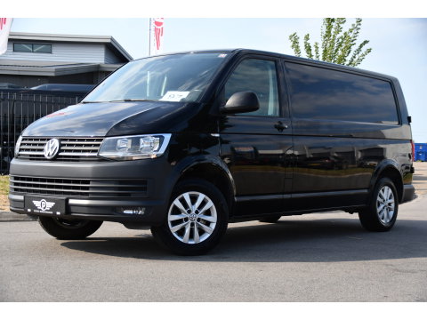 Volkswagen Transporter 2.0 TDI L2H1 Highline Cruise, Stoelverwarming, 140pk, Trekhaak, Sensoren, Multimedia, Voorruit verwarming, Uniek!