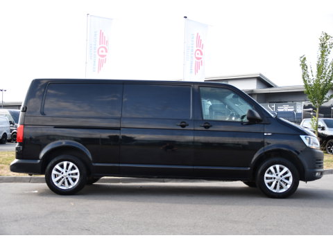 Volkswagen Transporter 2.0 TDI L2H1 Highline Cruise, Stoelverwarming, 140pk, Trekhaak, Sensoren, Multimedia, Voorruit verwarming, Uniek!