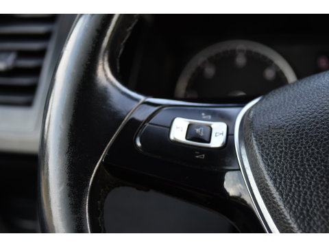 Volkswagen Transporter 2.0 TDI L2H1 Highline Cruise, Stoelverwarming, 140pk, Trekhaak, Sensoren, Multimedia, Voorruit verwarming, Uniek!