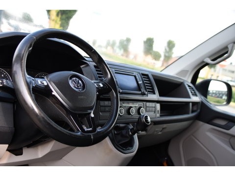 Volkswagen Transporter 2.0 TDI L2H1 Highline Cruise, Stoelverwarming, 140pk, Trekhaak, Sensoren, Multimedia, Voorruit verwarming, Uniek!