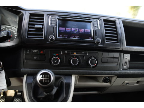 Volkswagen Transporter 2.0 TDI L2H1 Highline Cruise, Stoelverwarming, 140pk, Trekhaak, Sensoren, Multimedia, Voorruit verwarming, Uniek!