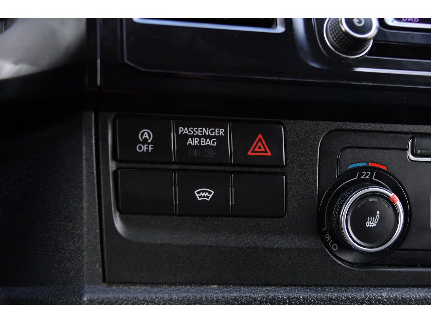 Volkswagen Transporter 2.0 TDI L2H1 Highline Cruise, Stoelverwarming, 140pk, Trekhaak, Sensoren, Multimedia, Voorruit verwarming, Uniek!