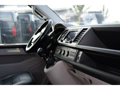 Volkswagen Transporter 2.0 TDI L2H1 Highline Cruise, Stoelverwarming, 140pk, Trekhaak, Sensoren, Multimedia, Voorruit verwarming, Uniek!