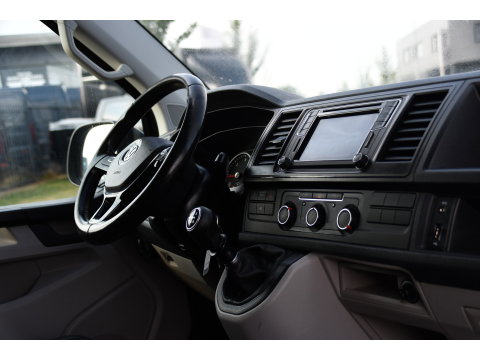 Volkswagen Transporter 2.0 TDI L2H1 Highline Cruise, Stoelverwarming, 140pk, Trekhaak, Sensoren, Multimedia, Voorruit verwarming, Uniek!