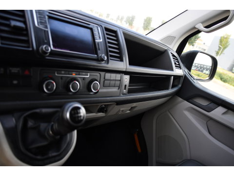 Volkswagen Transporter 2.0 TDI L2H1 Highline Cruise, Stoelverwarming, 140pk, Trekhaak, Sensoren, Multimedia, Voorruit verwarming, Uniek!