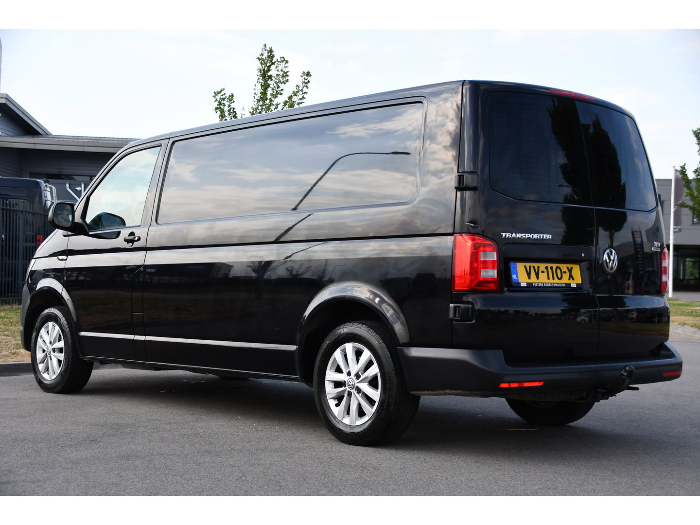 Volkswagen Transporter 2.0 TDI L2H1 Highline Cruise, Stoelverwarming, 140pk, Trekhaak, Sensoren, Multimedia, Voorruit verwarming, Uniek!