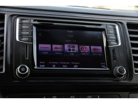Volkswagen Transporter 2.0 TDI L2H1 Highline Cruise, Stoelverwarming, 140pk, Trekhaak, Sensoren, Multimedia, Voorruit verwarming, Uniek!