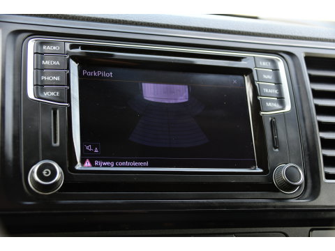 Volkswagen Transporter 2.0 TDI L2H1 Highline Cruise, Stoelverwarming, 140pk, Trekhaak, Sensoren, Multimedia, Voorruit verwarming, Uniek!