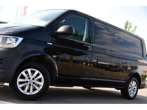 Volkswagen Transporter 2.0 TDI L2H1 Highline Cruise, Stoelverwarming, 140pk, Trekhaak, Sensoren, Multimedia, Voorruit verwarming, Uniek!