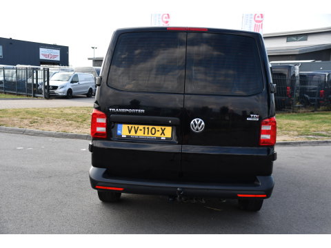 Volkswagen Transporter 2.0 TDI L2H1 Highline Cruise, Stoelverwarming, 140pk, Trekhaak, Sensoren, Multimedia, Voorruit verwarming, Uniek!