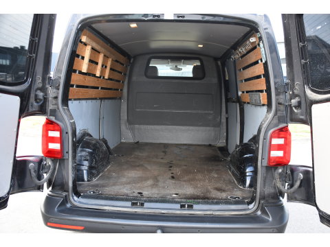 Volkswagen Transporter 2.0 TDI L2H1 Highline Cruise, Stoelverwarming, 140pk, Trekhaak, Sensoren, Multimedia, Voorruit verwarming, Uniek!
