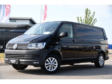 Volkswagen Transporter 2.0 TDI L2H1 Highline Cruise, Stoelverwarming, 140pk, Trekhaak, Sensoren, Multimedia, Voorruit verwarming, Uniek!