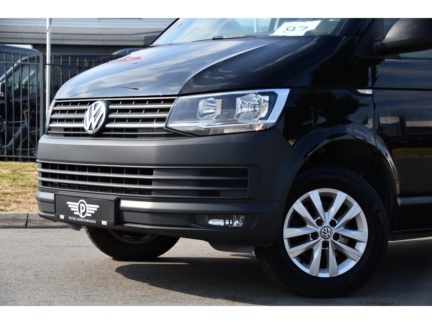 Volkswagen Transporter 2.0 TDI L2H1 Highline Cruise, Stoelverwarming, 140pk, Trekhaak, Sensoren, Multimedia, Voorruit verwarming, Uniek!