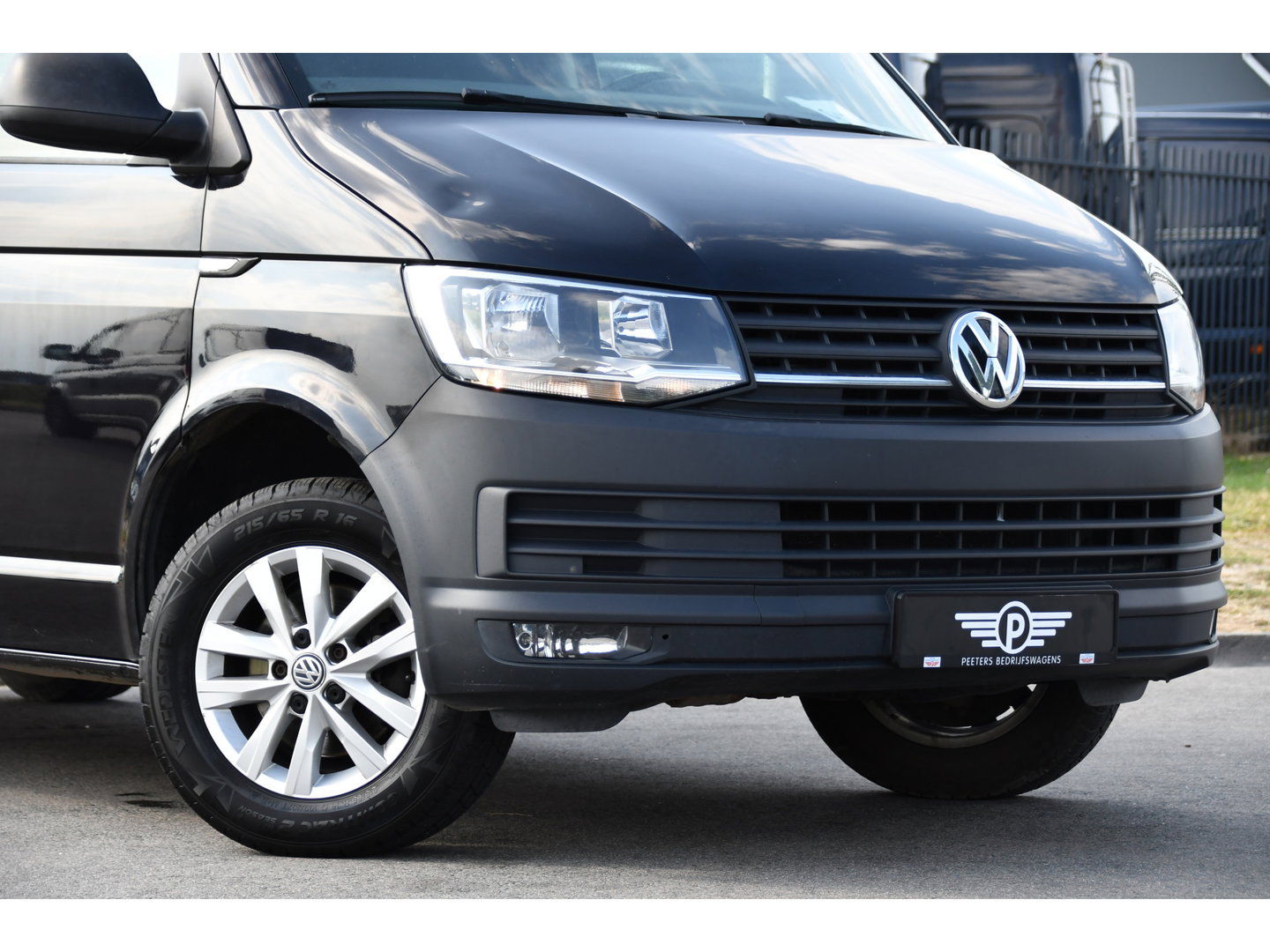 Volkswagen Transporter 2.0 TDI L2H1 Highline Cruise, Stoelverwarming, 140pk, Trekhaak, Sensoren, Multimedia, Voorruit verwarming, Uniek!