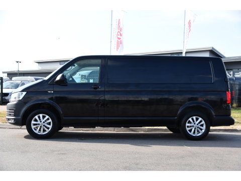 Volkswagen Transporter 2.0 TDI L2H1 Highline Cruise, Stoelverwarming, 140pk, Trekhaak, Sensoren, Multimedia, Voorruit verwarming, Uniek!