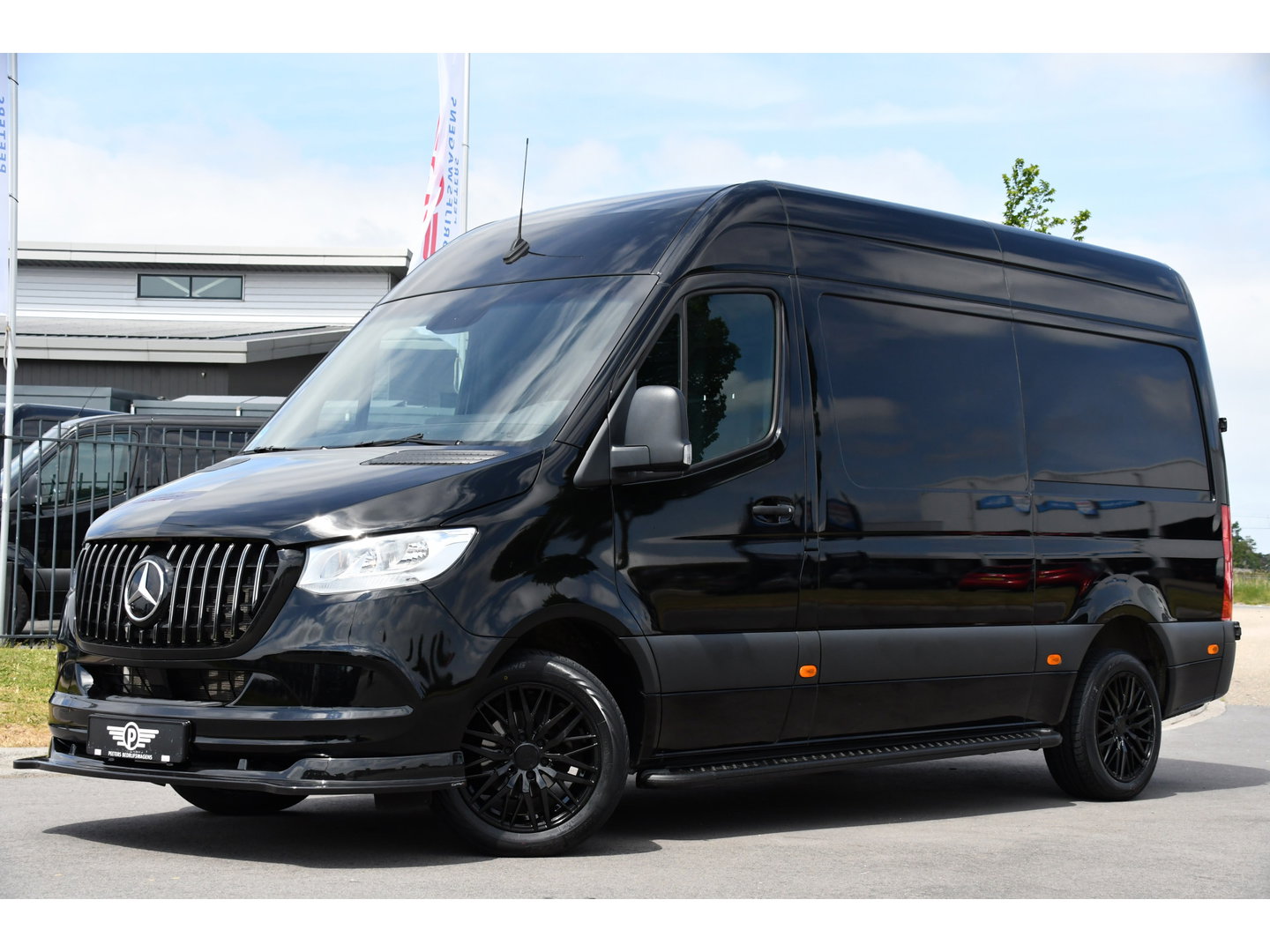 Mercedes-Benz Sprinter 316 1.9 CDI L2H2 RWD AMG Black Edition Camera, Cruise, Carplay, Automaat, 170PK, Standkachel, Multimedia, UNIEK!