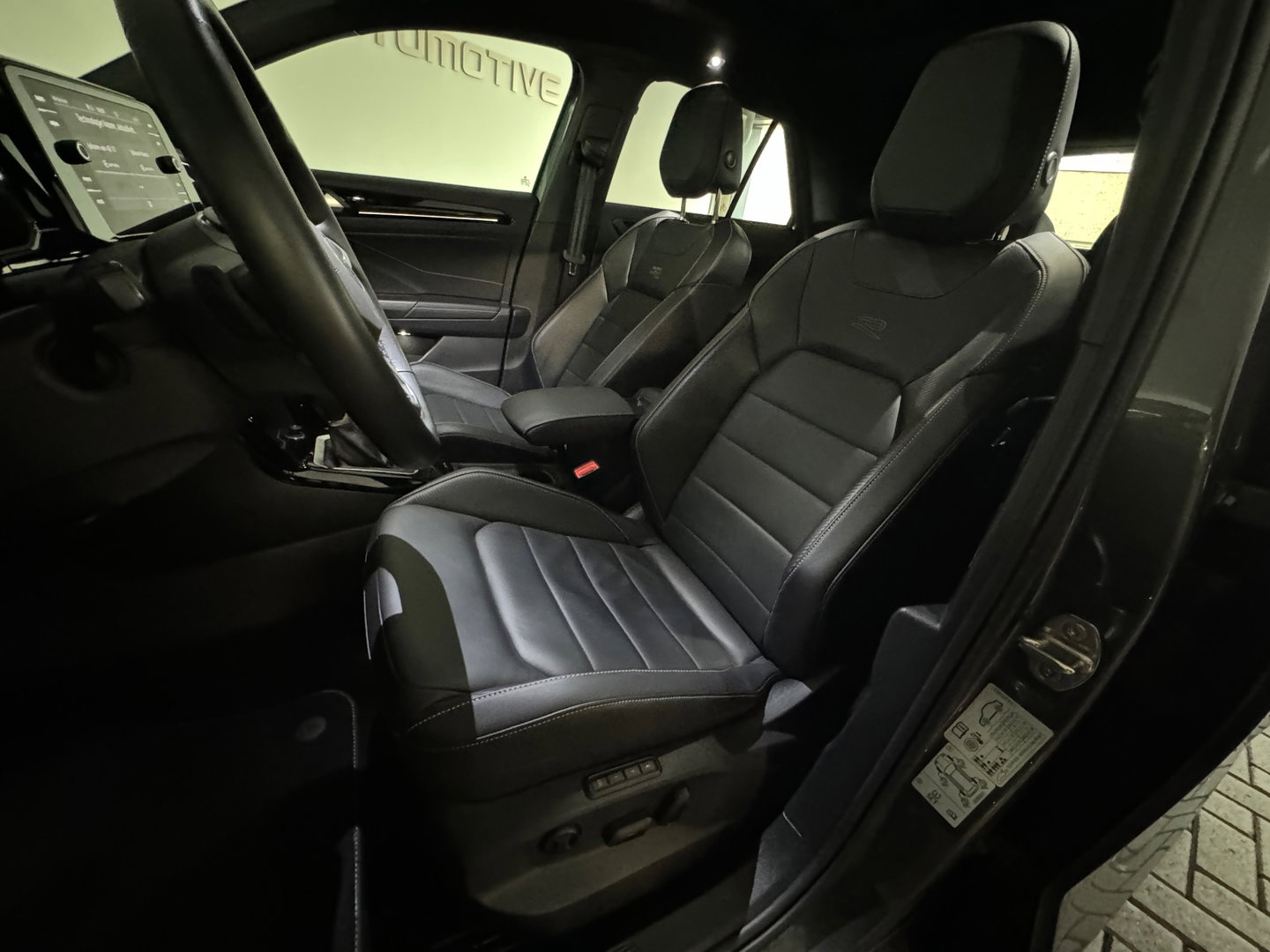 Volkswagen T-Roc 1.5 TSI Life Business Pano|Dodehoek|ACC|Memory|Keyless|Camera