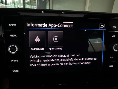 Volkswagen T-Roc 1.5 TSI Life Business Pano|Dodehoek|ACC|Memory|Keyless|Camera