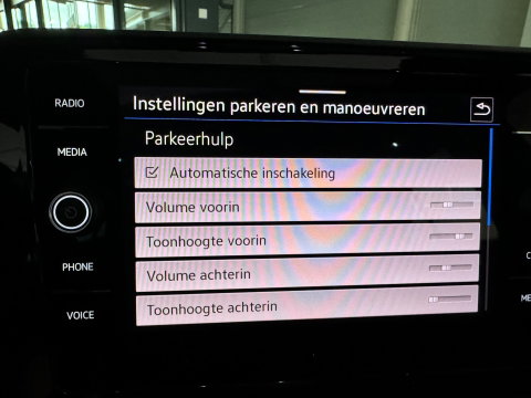 Volkswagen T-Roc 1.5 TSI Life Business Pano|Dodehoek|ACC|Memory|Keyless|Camera